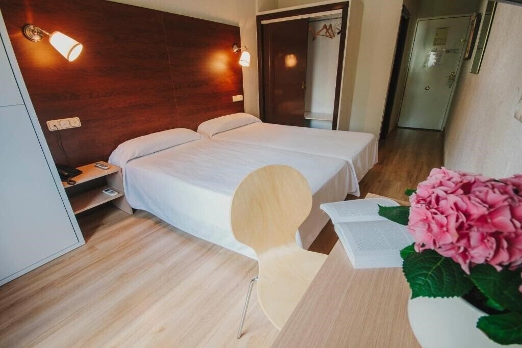 Готель Hotel Embajador 2*