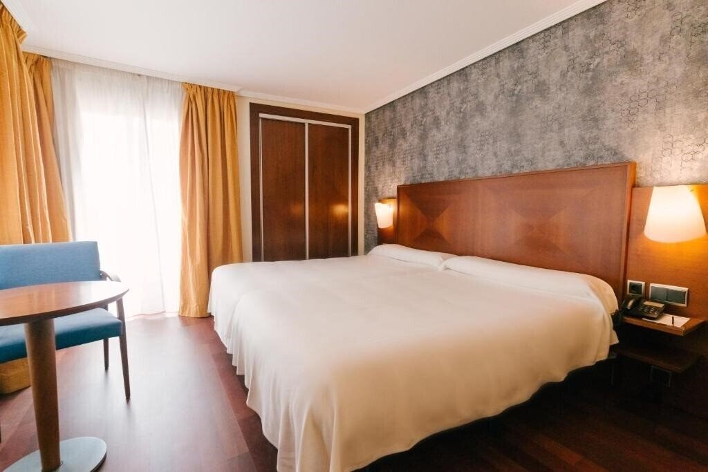 Готель Torreluz Centro Hotel 2*