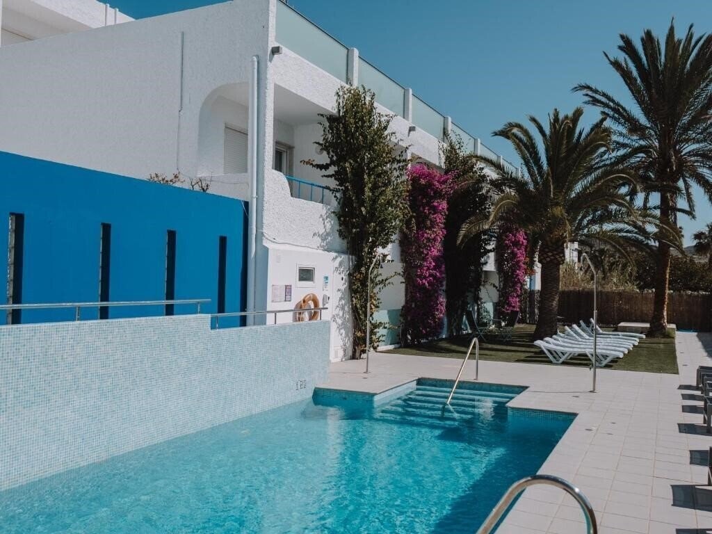 Отель Hostal Las Gaviotas del Cabo 2*