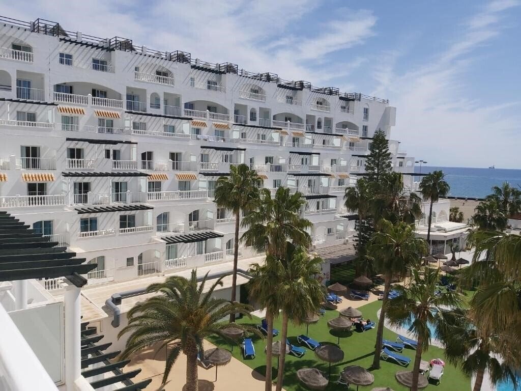 Готель Bahia Serena 4*