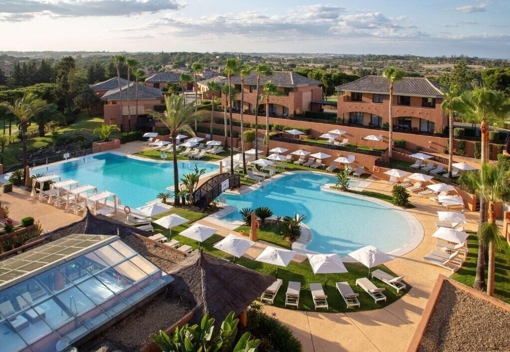 Отель Doubletree By Hilton Islantilla Beach Golf Resort 4*
