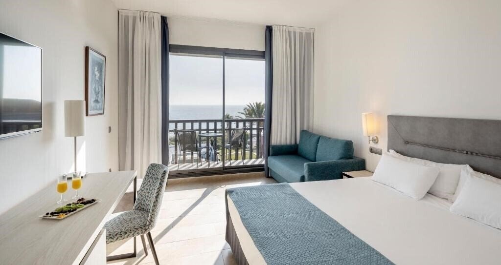 Фото Ilunion Calas de Conil 4*