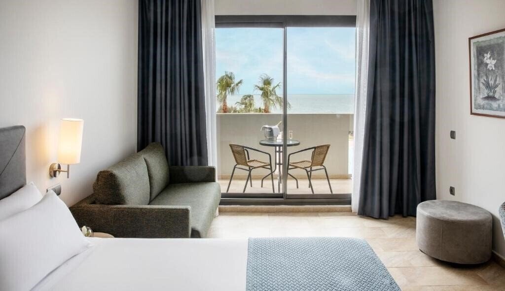 Картинка Ilunion Calas De Conil 4*