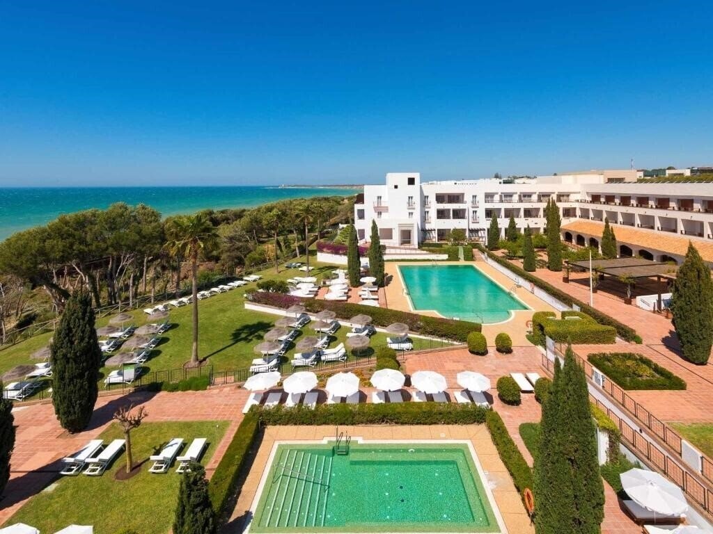 Готель Fuerte Conil Resort 4*