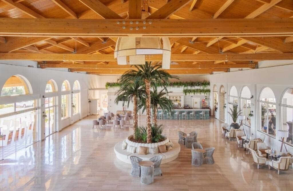 Зображення Ilunion Sancti Petri 4*