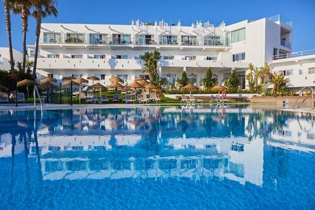 Отель Fergus Conil Park 4*