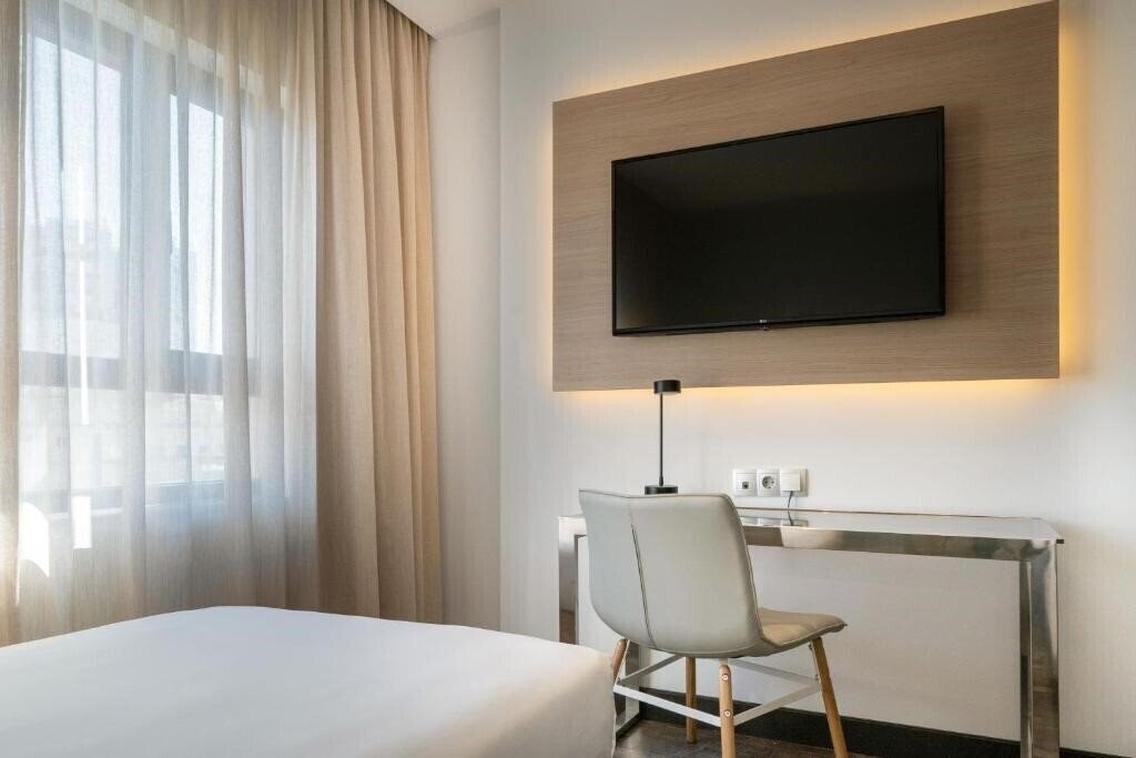 Фотографія Cadiz Paseo del Mar Affiliated by Melia 4*