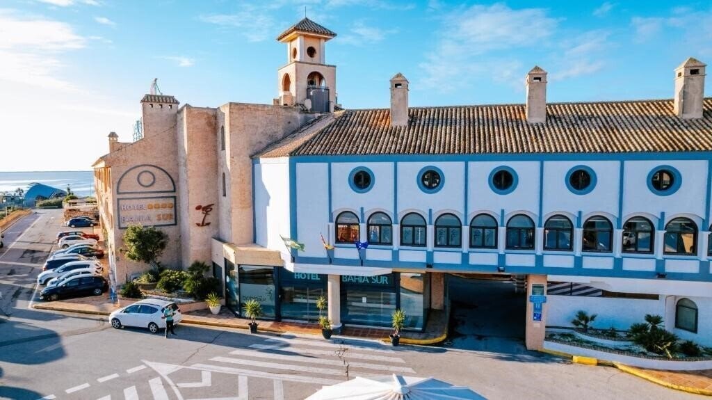 Отель Hotel & Apartamentos Bahia Sur 4*