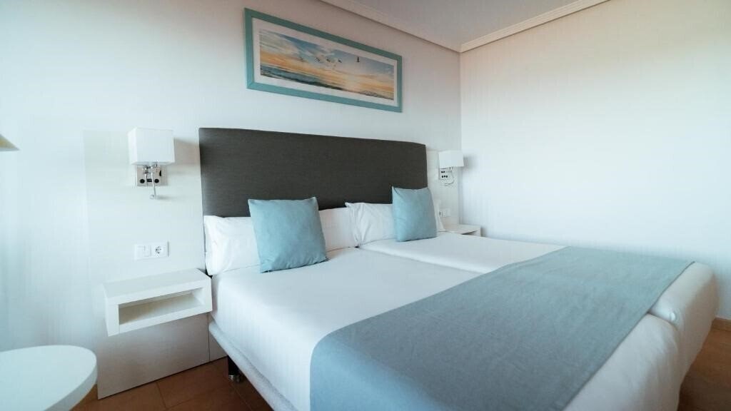 Картинка Hotel & Apartamentos Bahia Sur 4*