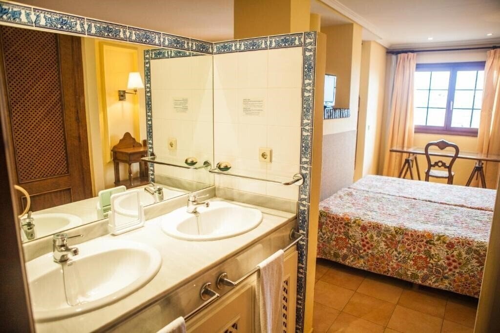 Фотографія Estudios Turisticos Bahia Sur 3*