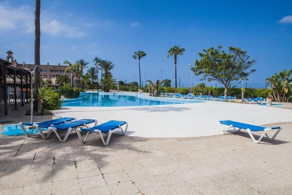 Зображення Estudios Turisticos Bahia Sur 3*