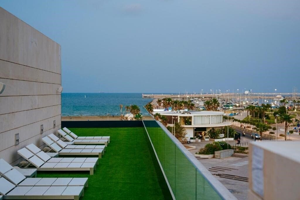 Отель Hotel Neptuno Valencia 4*