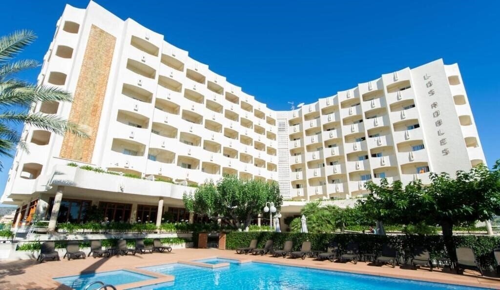 Отель Los Robles 3*