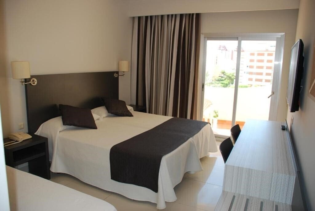 Фото Los Robles 3*