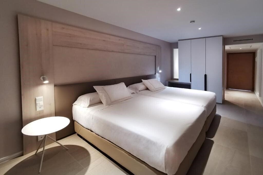 Фотографія Hotel & SPA Castillo De Peniscola (ex. Hotel Los Delfines Peniscola) 4*