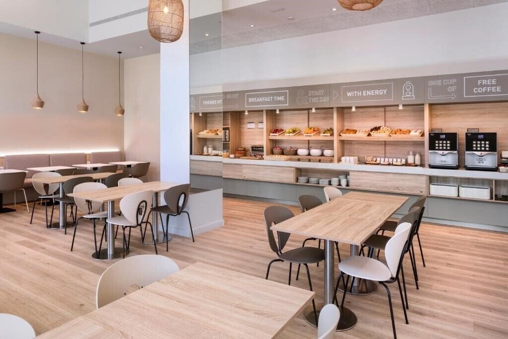 Фотография B&B Hotel Barcelona Mataro (ex. Ibis Barcelona Mataro) 2*