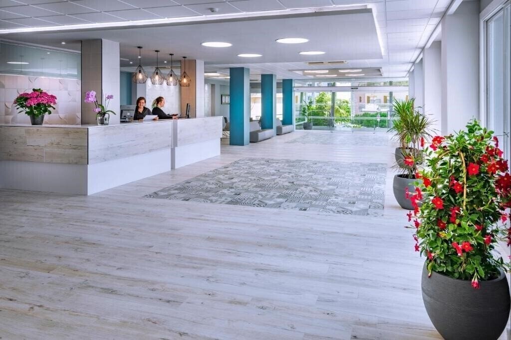 Зображення Serhs Oasis Park 3*