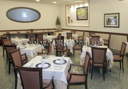 Готель Tryp Santiago 4*