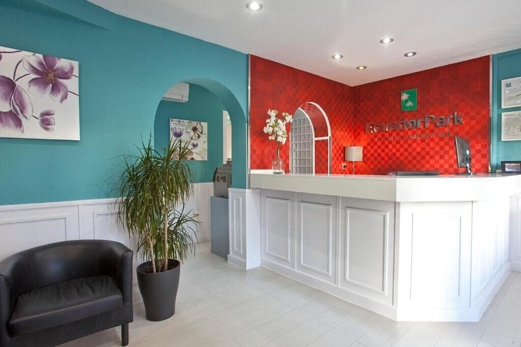 Фотографія Apartamentos Ecuador Torremolinos 2*