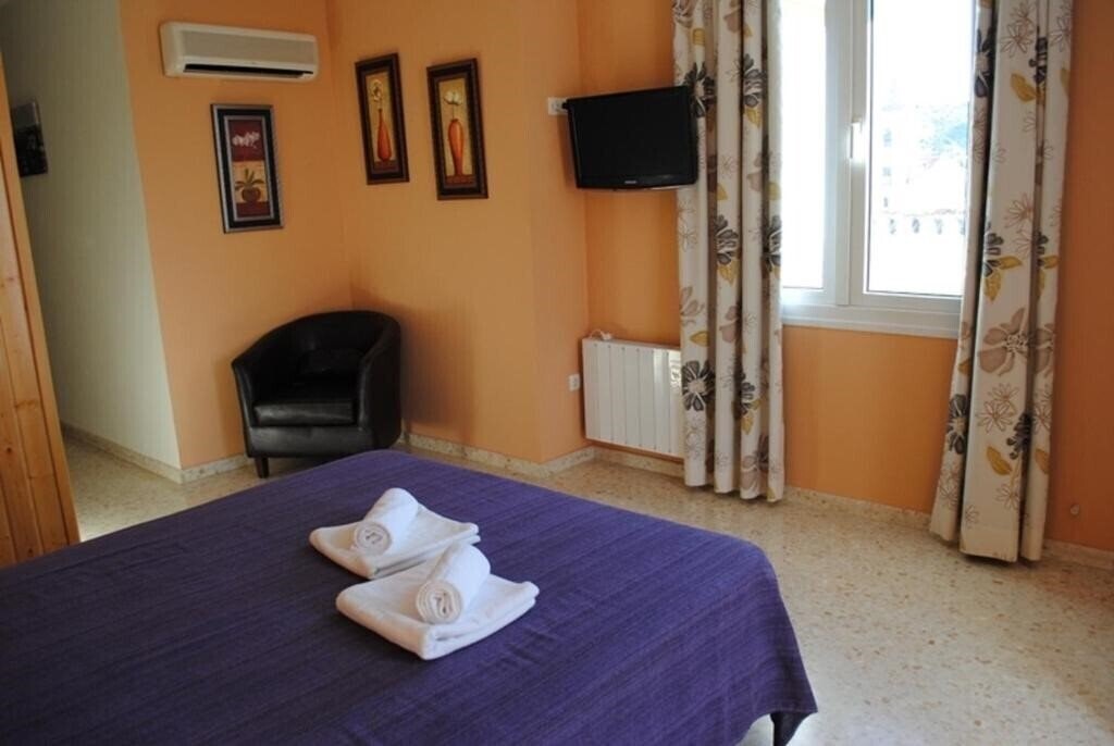 Картинка Maria Cristina 2*