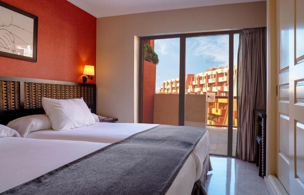Фото Holiday World Resort 4*