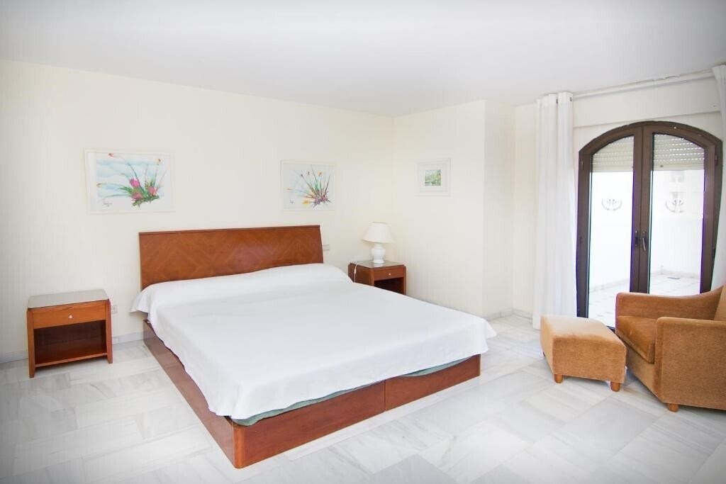 Фото Park Plaza Suites 4*