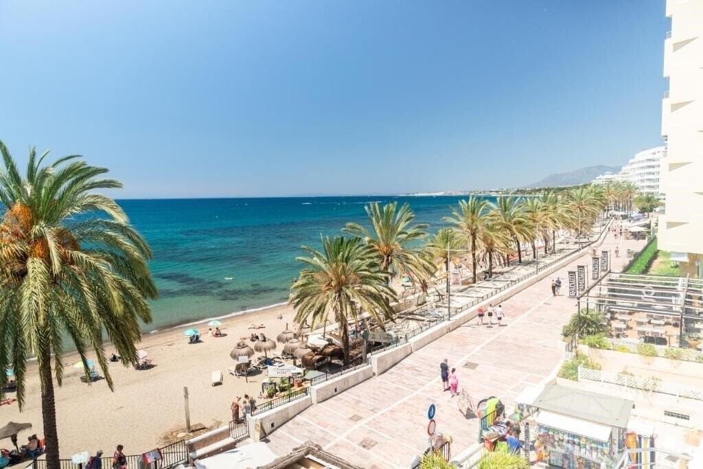 Отель Aparthotel Puerto Azul 2*