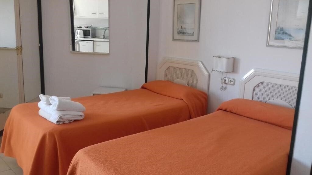 Отель Apartamentos Mediterraneo Nerja 2*