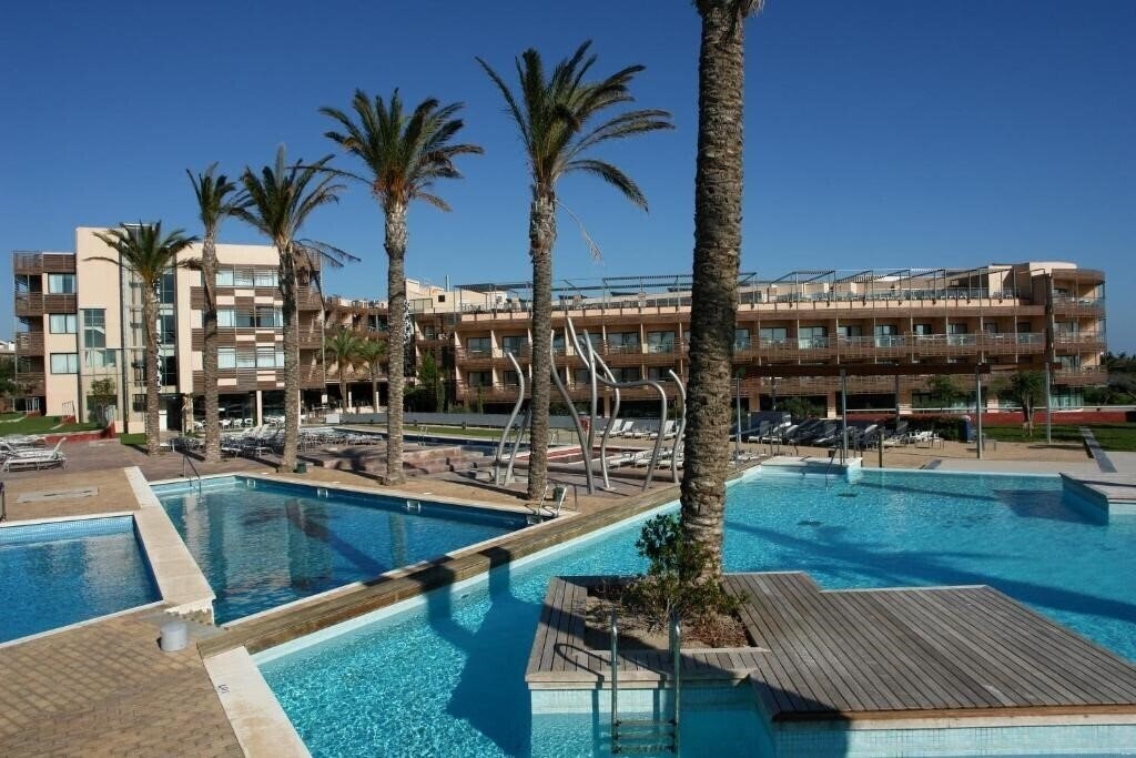 Готель Les Oliveres Beach Resort 4*