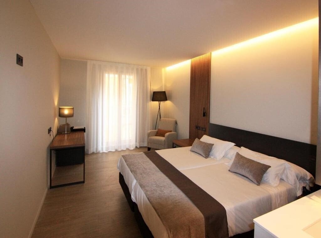Фото Hotel Raval De La Mar 4*