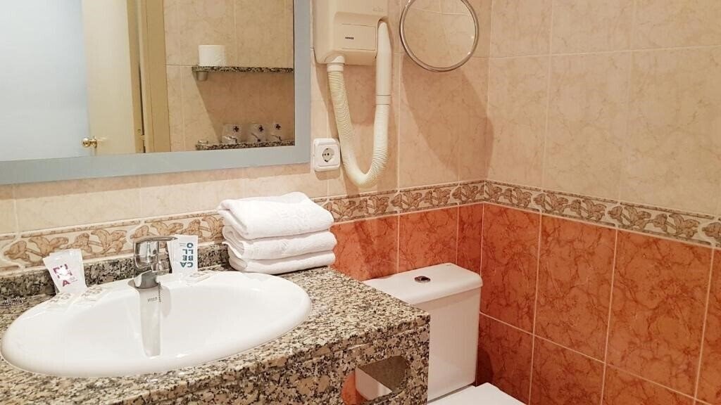 Фото Piccadilly Sitges 3*