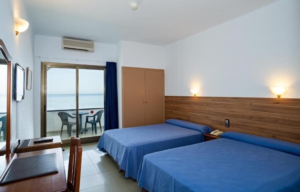 Фото Medplaya Hotel Vistamar Costa Dorada 4*