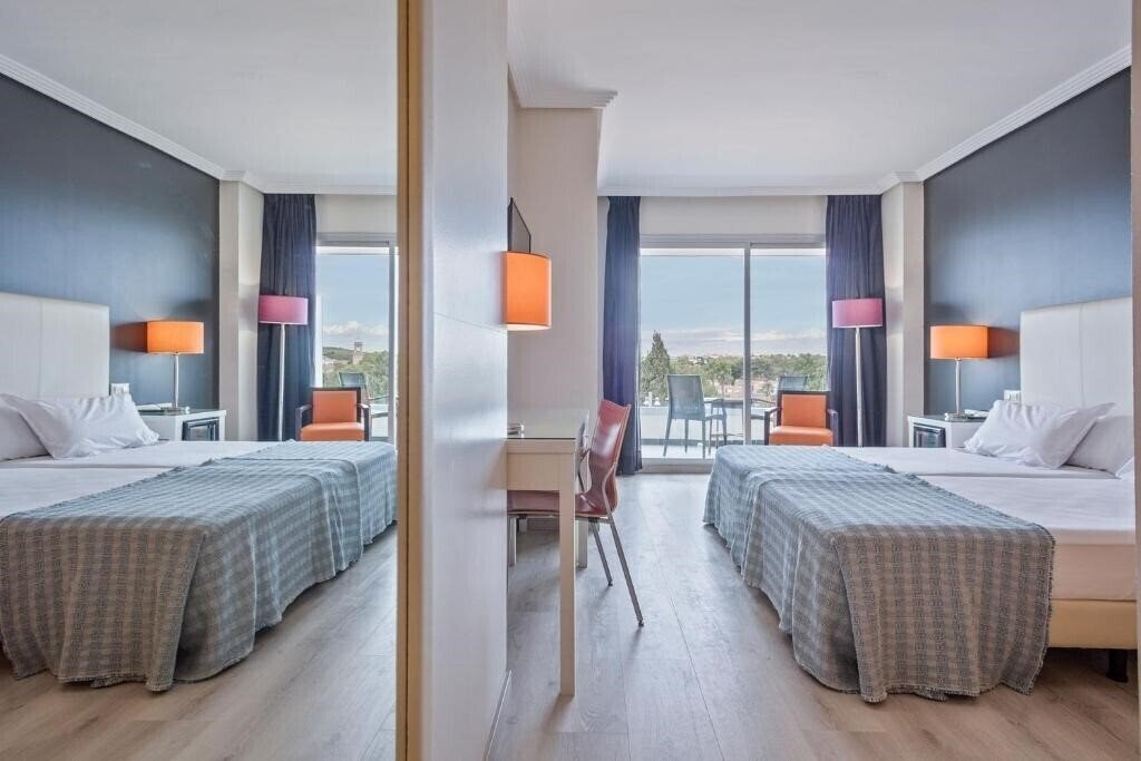 Фото Balneario Playa de Coma-Ruga 4*