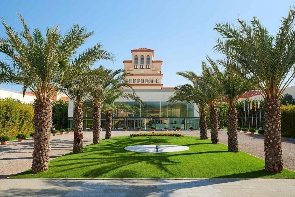Фото Le Meridien Ra Beach Hotel & SPA 5*
