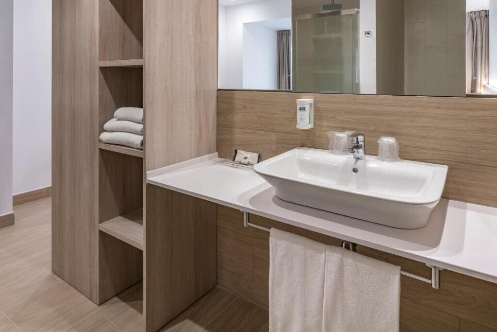 Фотографія 4R Gran Hotel Europe 4*