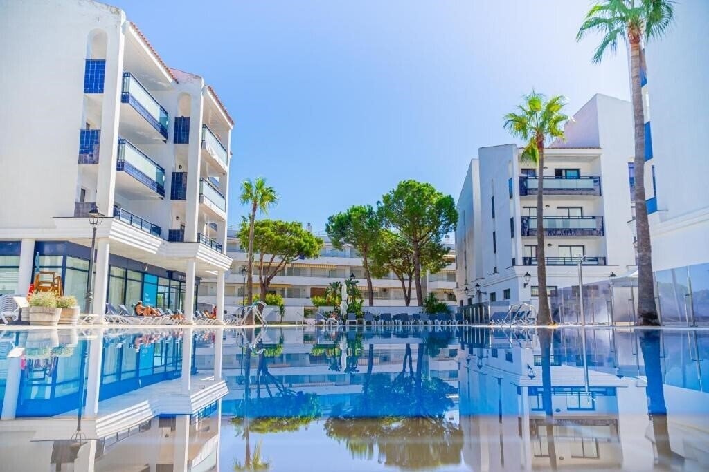 Отель Pins Platja Apartamentos 3*