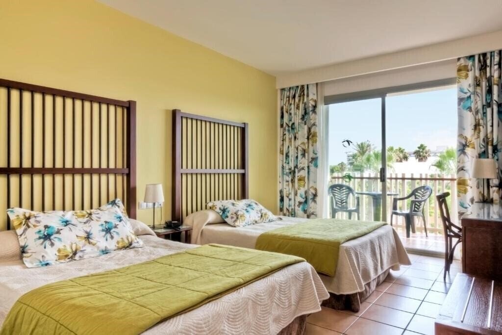 Фотографія Portaventura Hotel Caribe 4*