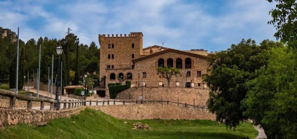 Готель La Figuerola 4*