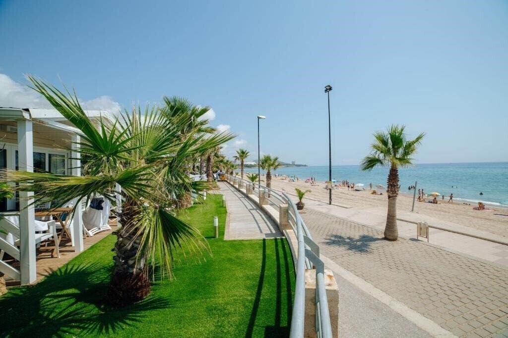 Готель Alannia Costa Dorada 3*