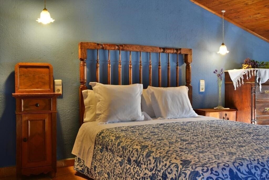 Отель Les Velles Escoles 4*