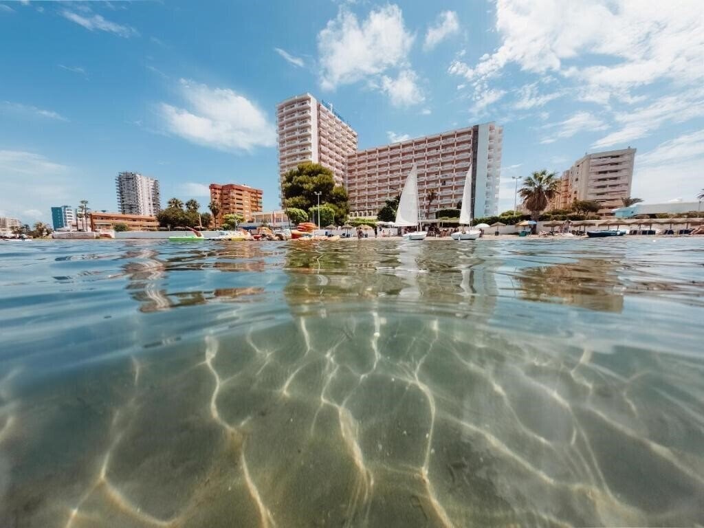 Отель Izan Cavanna 3*