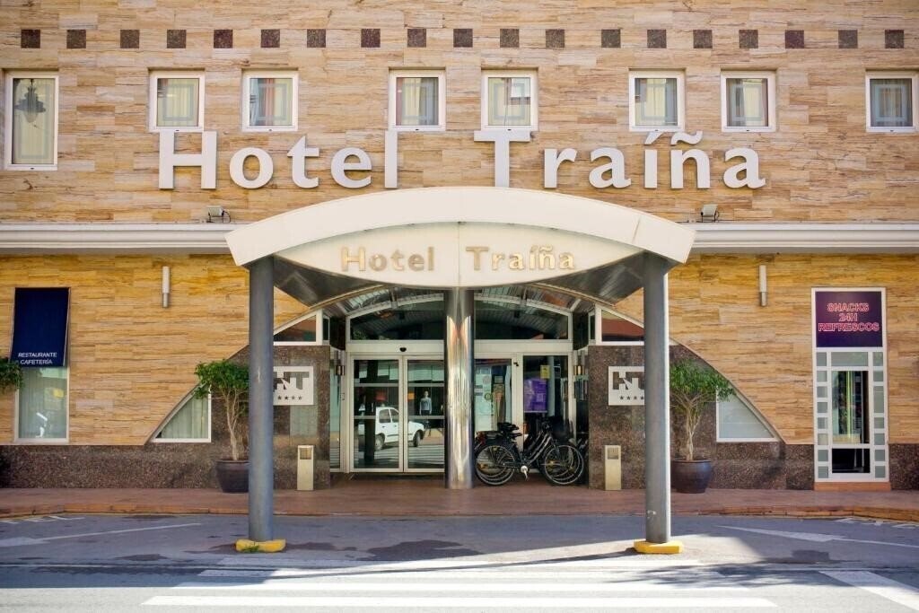 Отель Traina 4*