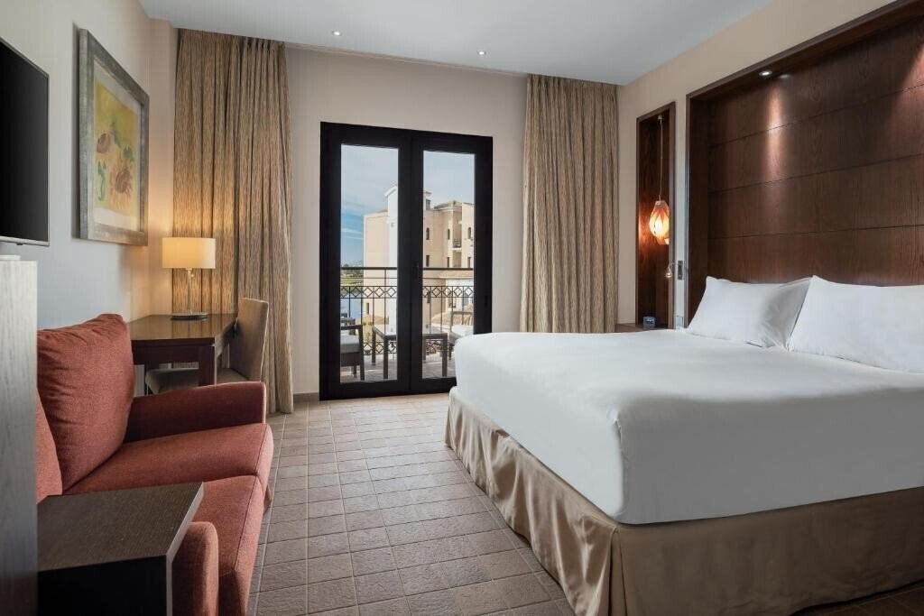 Фото Doubletree by Hilton La Torre Golf Resort 3*