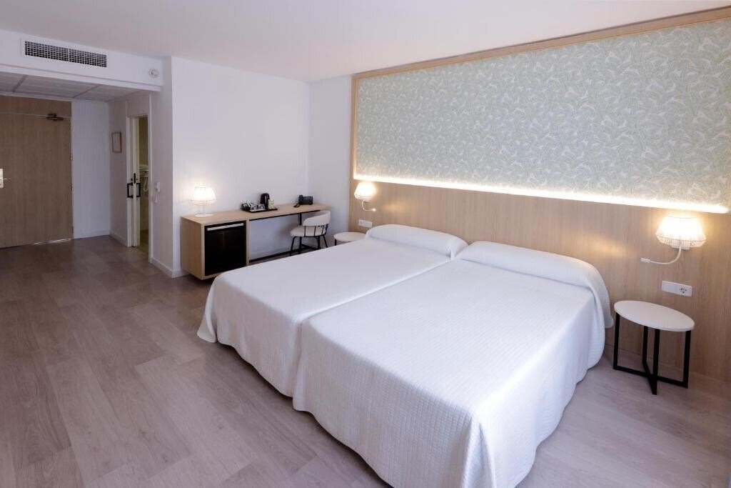 Фото Sercotel Carlos Iii, An Ascend Hotel Collection Member 3*