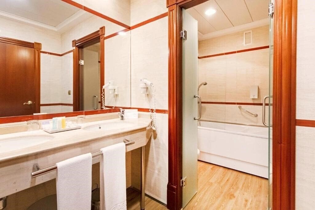 Фото Gran Hotel de Ferrol 4*