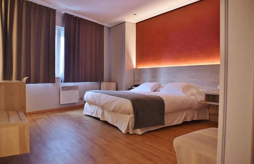 Фотографія Hospedium Hotel La Marina Costa da Morte 2*
