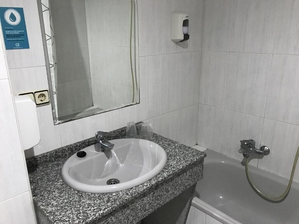 Картинка Hostal Alda Puerta Coruna 3*