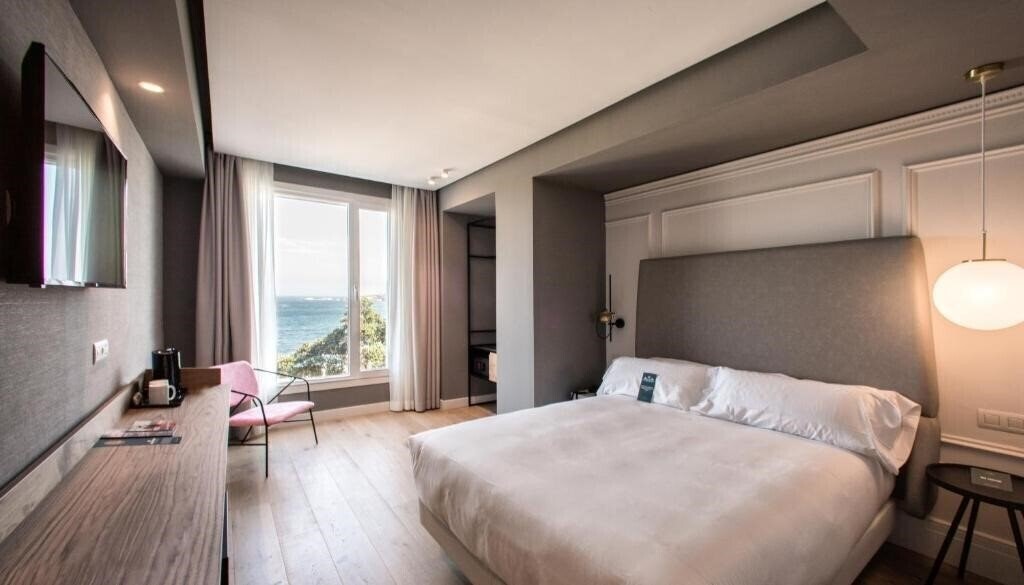 Отель Riazor 3*