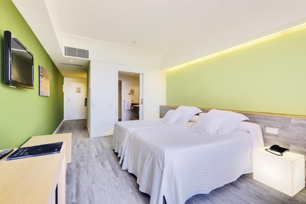 Картинка Barcelo Lanzarote Active Resort (ex. Occidental Lanzarote Playa, Occidental Lanzarote Mar, Oasis de Lanzarote, Be Live Family Lanzarote Resort) 4*