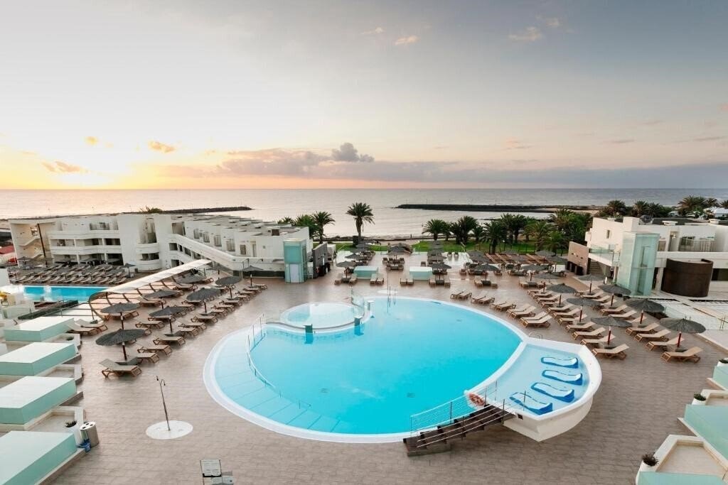 Отель HD Beach Resort & SPA 4*